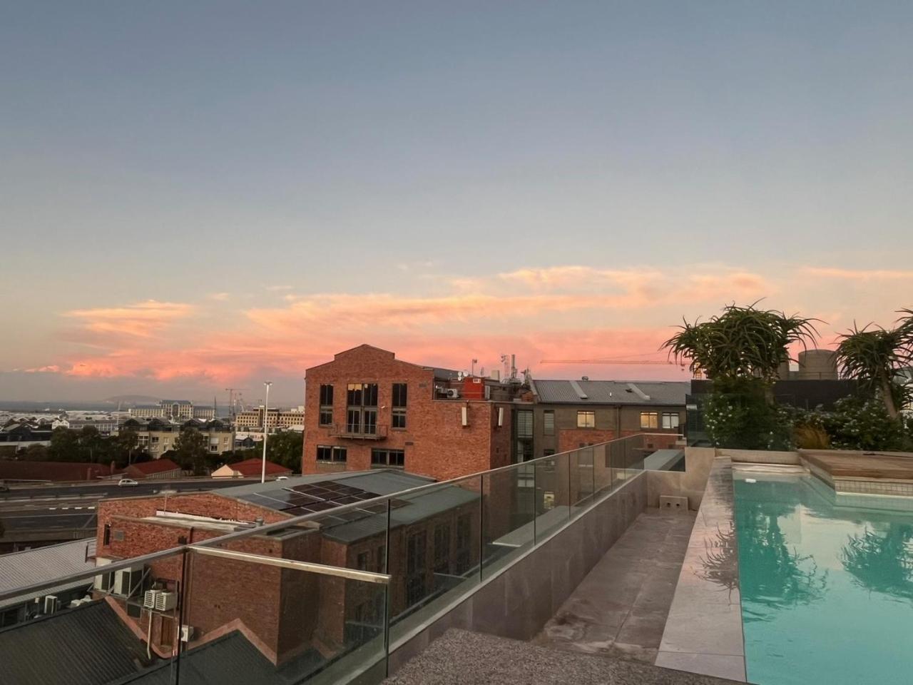 Modern Apartment In The Docklands, De Waterkant, Cape Town Stunning Views, Gorgeous Pool Deck Exterior photo